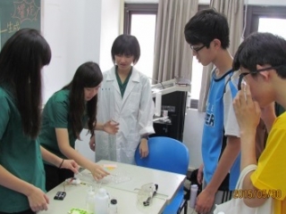22學生於臺北科學日，運用學習成果，擔任關主