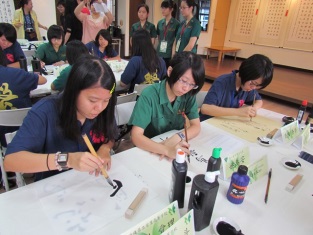 24-日本沖繩高校蒞臨本校進行書法交流活動